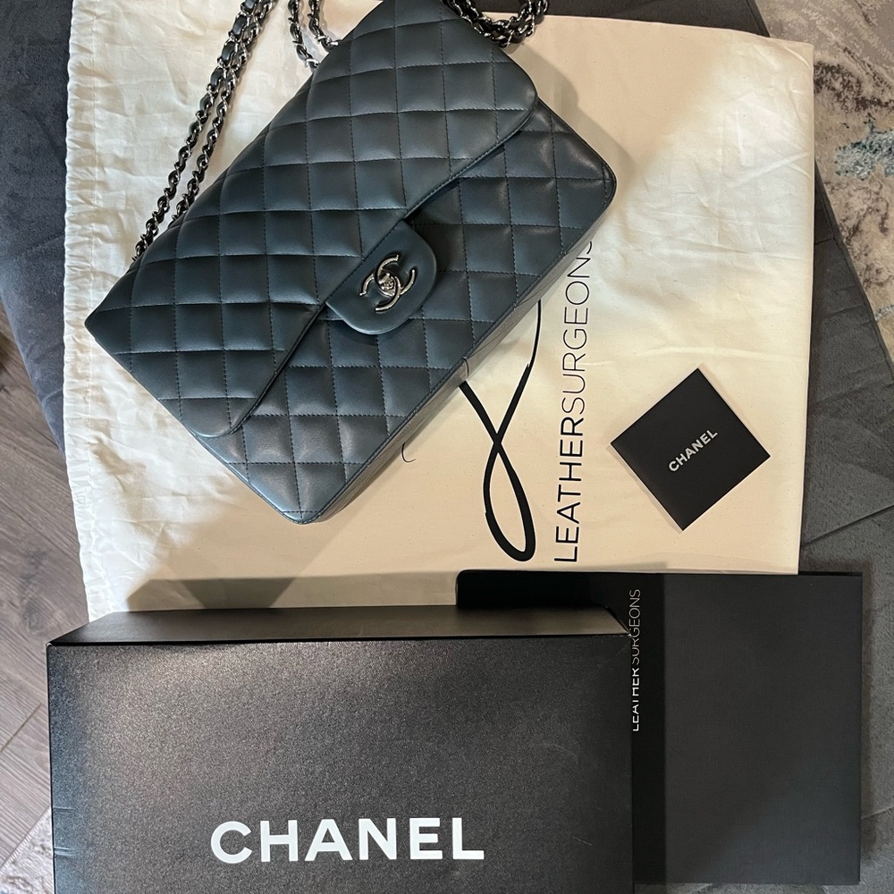 Authentic Chanel grey (single-flap) Classic Jumbo Bag with Silver Hardware - Picture 13 of 16
